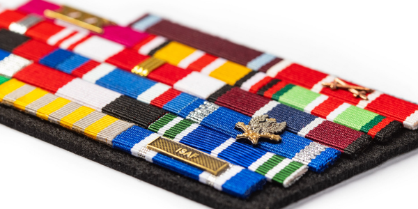 Co to jest baretka i kiedy się ją nosi? Kompletny przewodnik